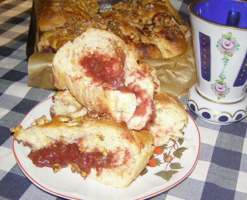 Drożdżowe z dżemem,orzechami
