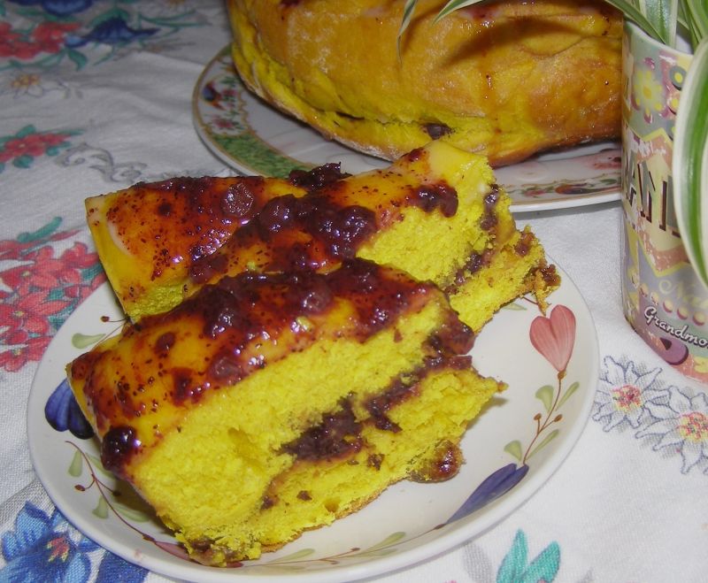 Drożdżowe z kurkumą i jagodami ciasto Drożdżowe z kurkumą i jagodami ciasto