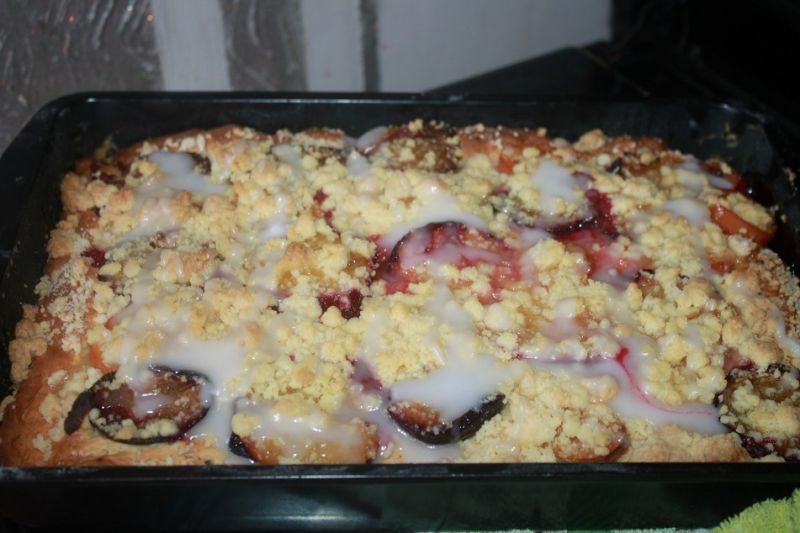 Drożdżowe z morelami i śliwkami 