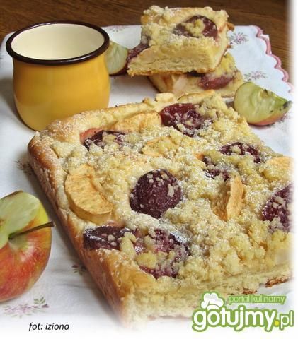 Drożdżowe z owocami 