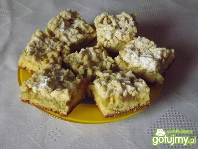 Drożdżowe z rabarbarem 