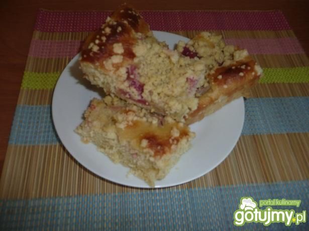 drożdżowe z rabarbarem i kruszonką