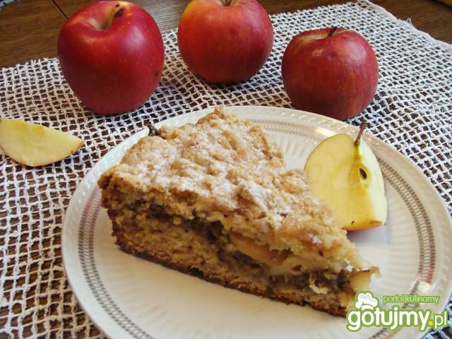 Drożdżowe z suszonymi owocami.