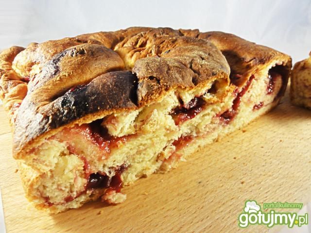 Drożdżowe z wiśniami