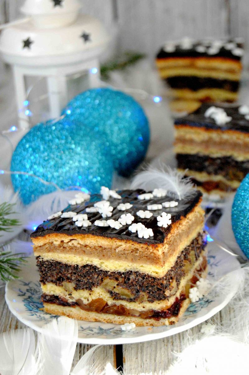 Drożdżowiec makowo bakaliowy