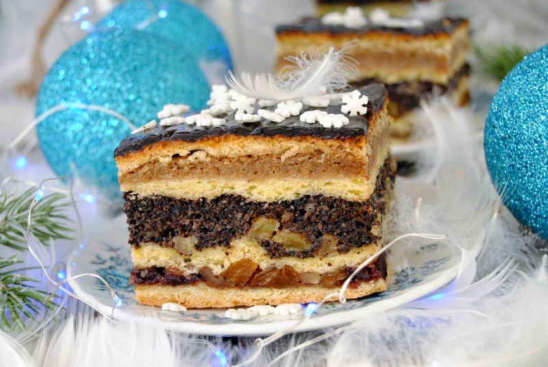 Drożdżowiec makowo bakaliowy