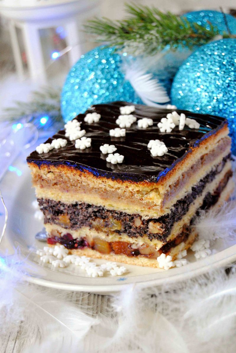 Drożdżowiec makowo bakaliowy