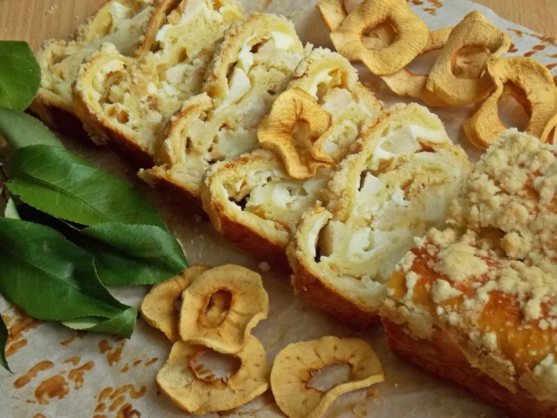 Drożdżowiec z jabłkami i serkiem Drożdżowiec z jabłkami i serkiem