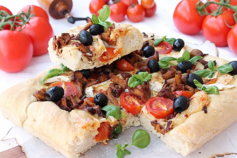 Drożdżowiec z kurkami  Drożdżowiec z kurkami