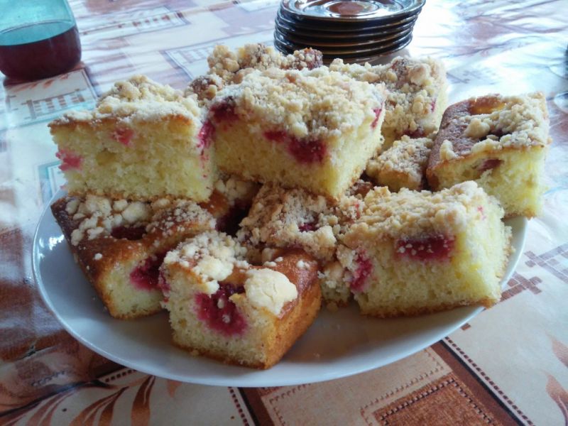 Drożdżowiec z malinami i kruszonką Drożdżowiec z malinami i kruszonką