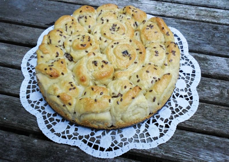 Drożdżowiec z pieczarkami  Drożdżowiec z pieczarkami
