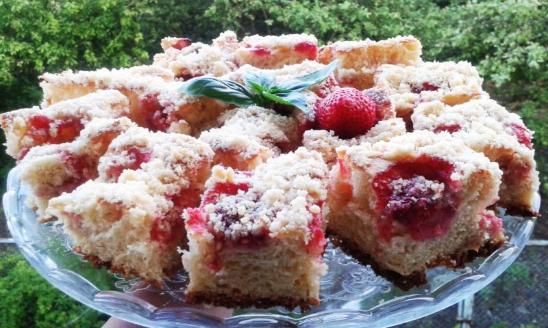 Drożdżowiec z truskawkami