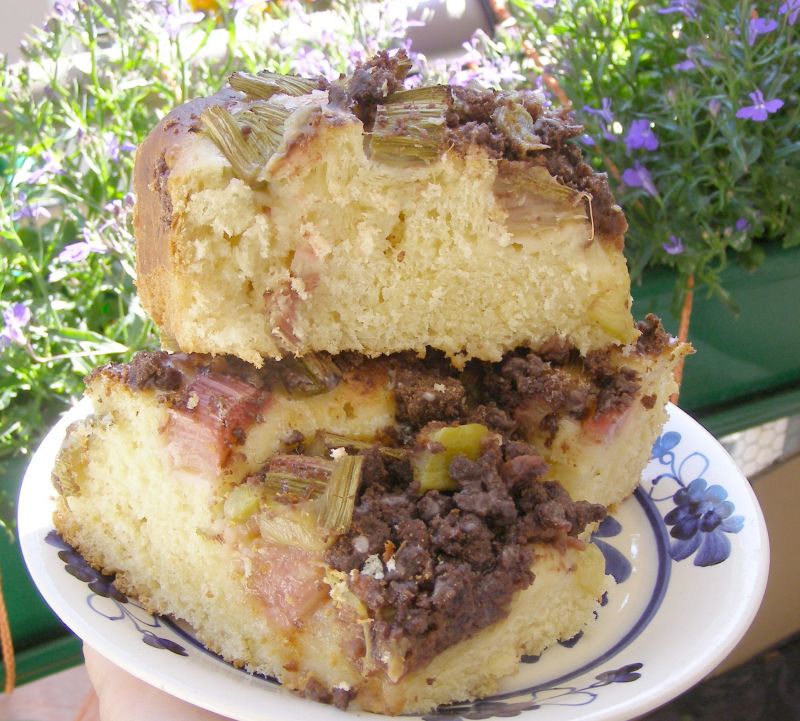 Drożdżówka łatwa z rabarbarem