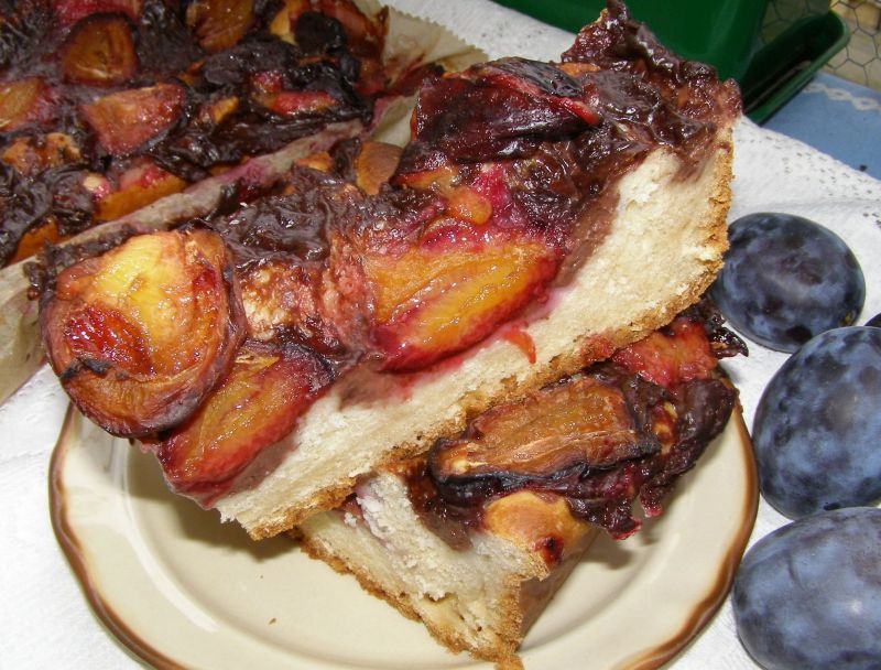 Drożdżówka mocno śliwkowa