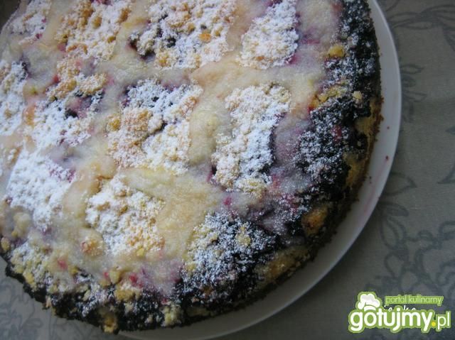 Drożdżówka z czarnymi porzeczkami 