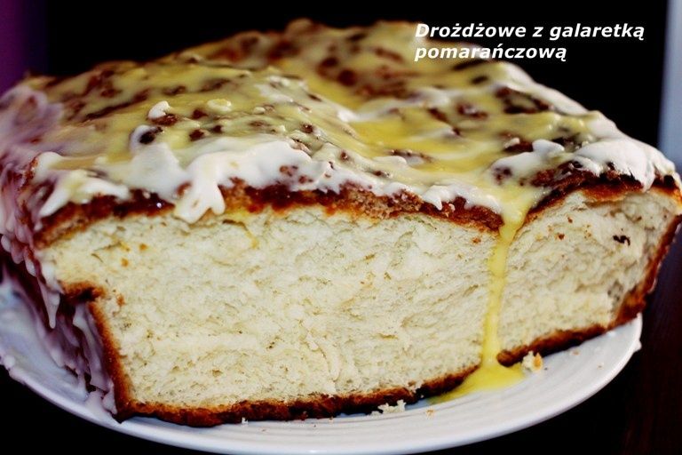 Drożdżówka z galaretką pomarańczową i kokosem Drożdżówka z galaretką pomarańczową i kokosem