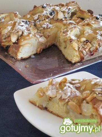 Drożdżówka z gruszkami i bakaliami Drożdżówka z gruszkami i bakaliami