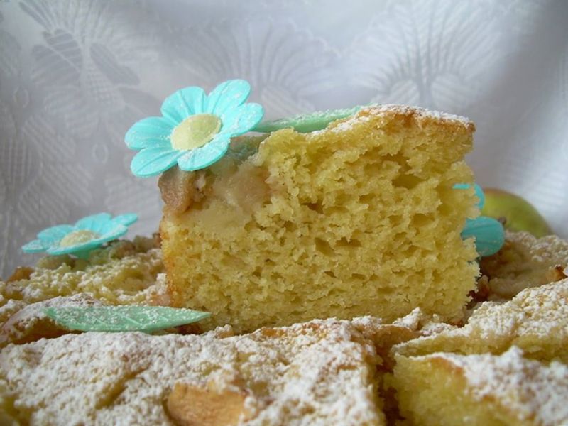 Drożdżówka z jabłkami bez wyrabiania