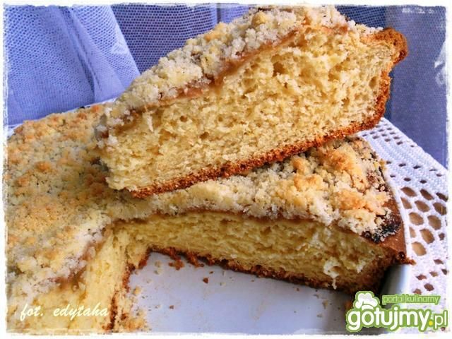 Drożdżówka z rabarbarem i kruszonką Drożdżówka z rabarbarem i kruszonką