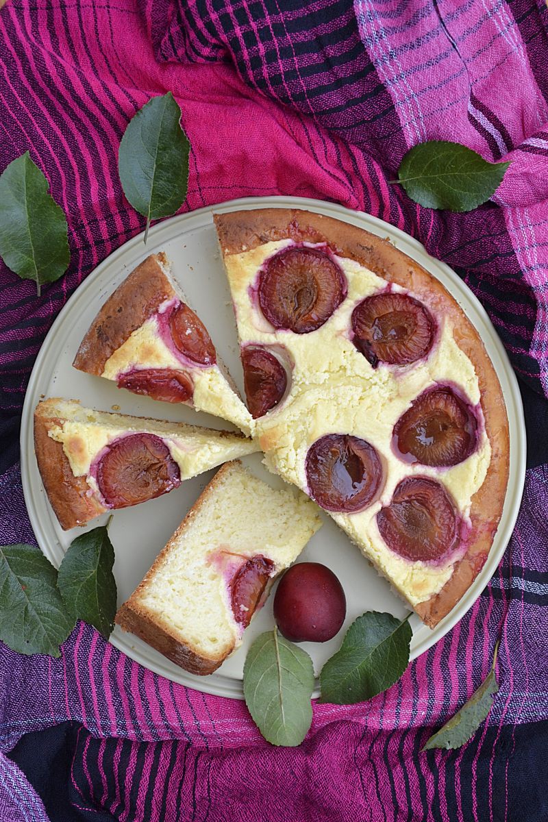 Drożdżówka z serem i śliwkami w wersji maxi Drożdżówka z serem i śliwkami w wersji maxi