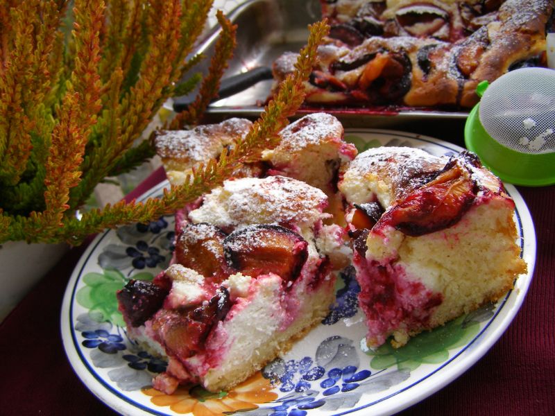 Drożdżówka  z twarogiem i śliwkami Drożdżówka  z twarogiem i śliwkami