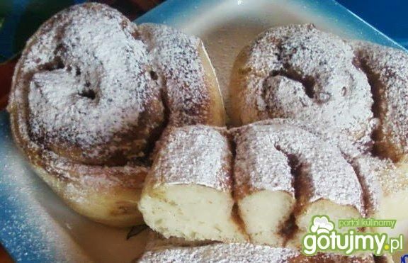 Drożdżówki cynamonowe.