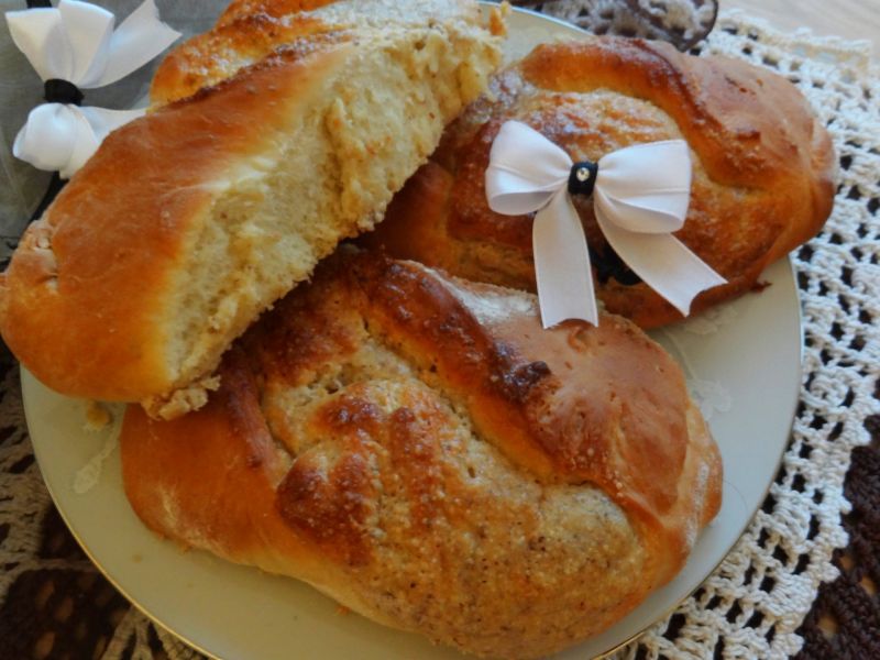 Drożdżówki orkiszowe z orzechami laskowymi