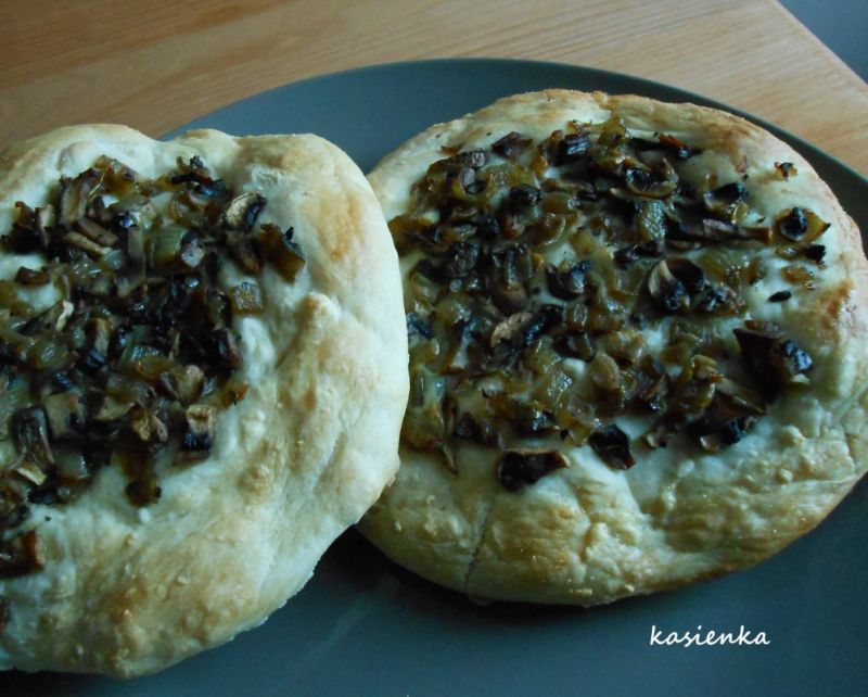Drożdżówki pieczarkowo-cebulowe Drożdżówki pieczarkowo-cebulowe
