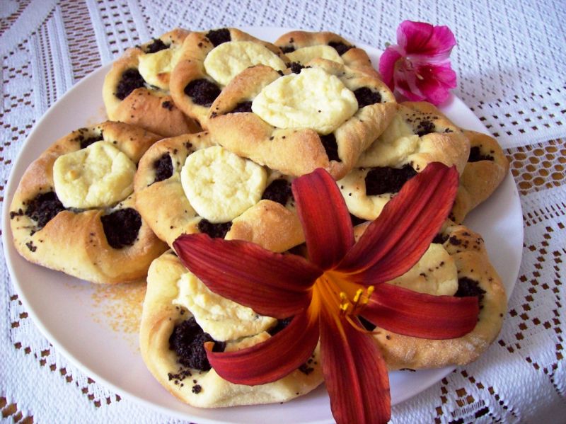 Drożdżówki serowo- makowe Drożdżówki serowo- makowe