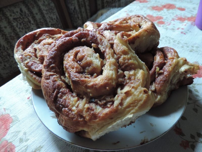 Drożdżówki ślimaki z cynamonem i jabłkiem