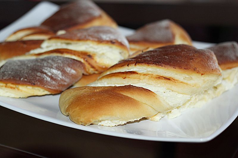 Drożdżówki z białym serem  Drożdżówki z białym serem