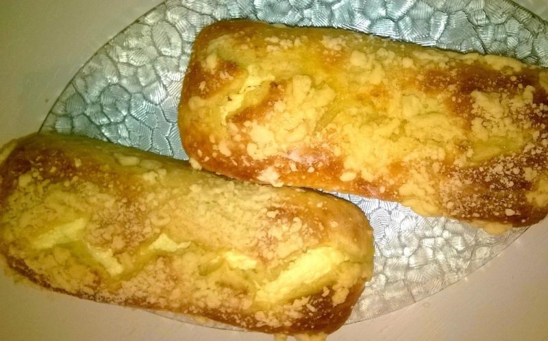 Drożdżówki z białym serem - proste ciasto do kawy