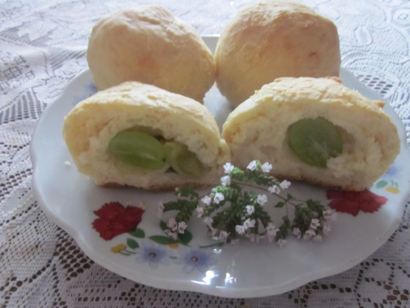 Drożdżówki  z białym winogronem Drożdżówki  z białym winogronem