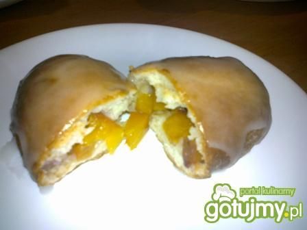 Drożdżówki z brzoskwiniami.