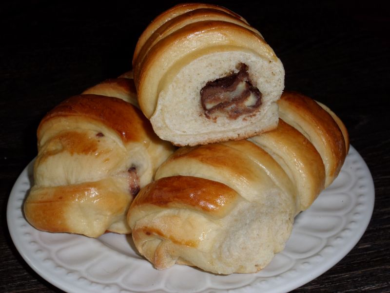 Drożdżówki z czekoladą Drożdżówki z czekoladą