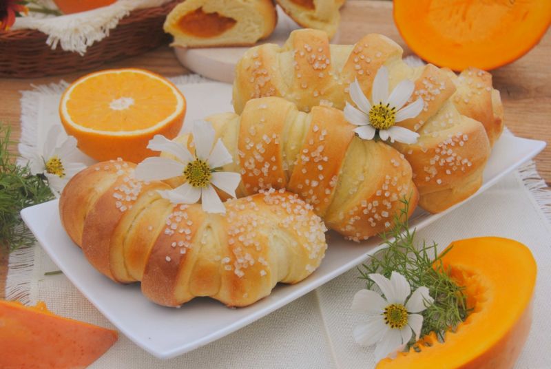 Drożdżówki z dyniowym nadzieniem Drożdżówki z dyniowym nadzieniem