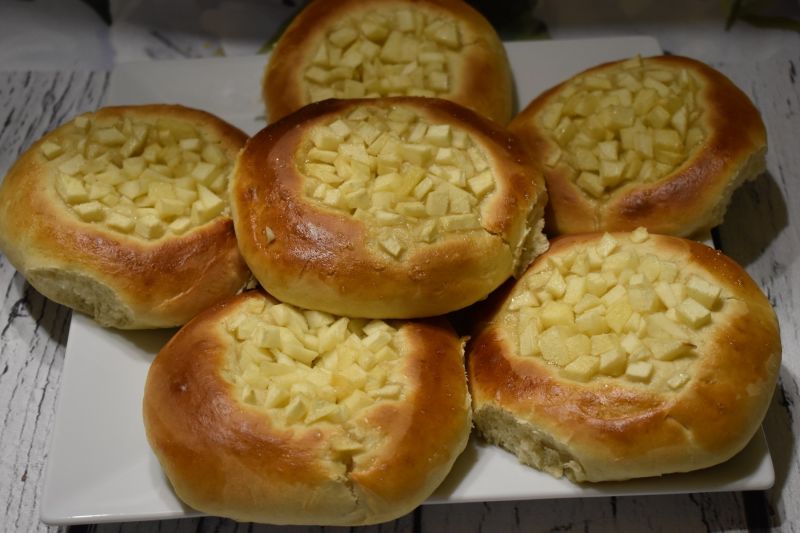 Drożdżówki z jabłkami