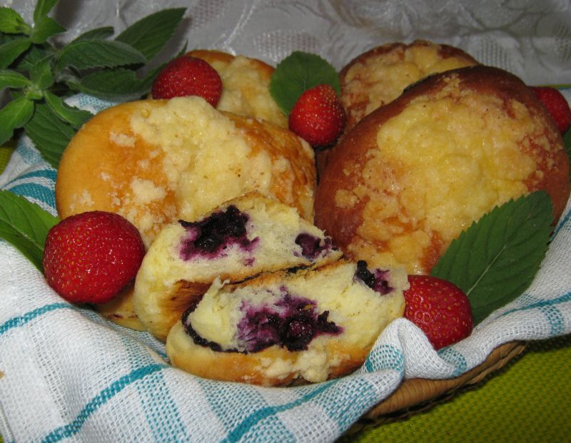 Drożdżówki z jagodami