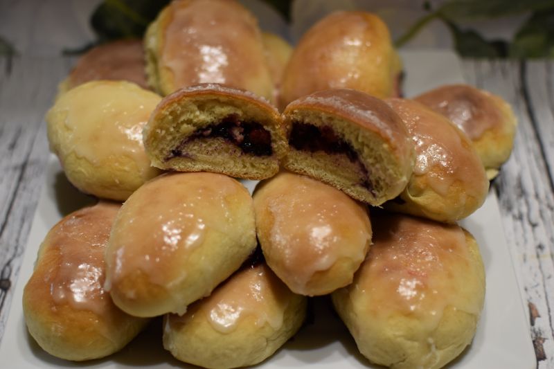 Drożdżówki z jagodami i porzeczką