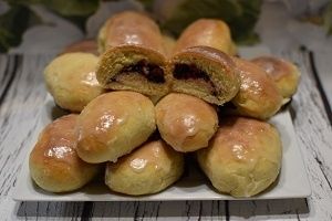 Drożdżówki z jagodami i porzeczką