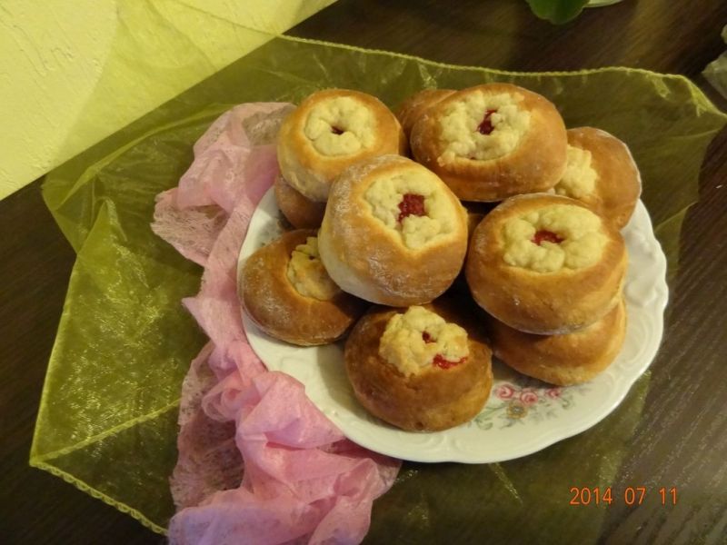 Drożdżówki z malinami Drożdżówki z malinami