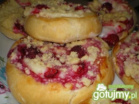 Drożdżówki z malinami