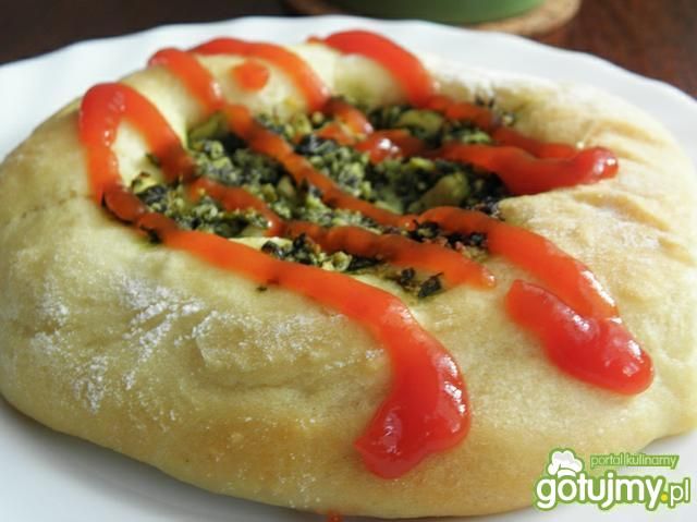 Drożdżówki z mięsem i szpinakiem. Drożdżówki z mięsem i szpinakiem.