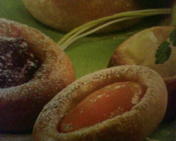 Drożdzowki z owocami Drożdzowki z owocami