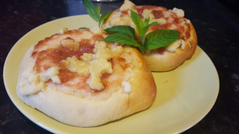 Drożdżówki z rabarbarem