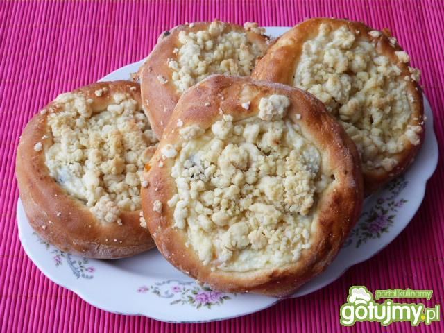 Drożdżówki z serem i kruszonką