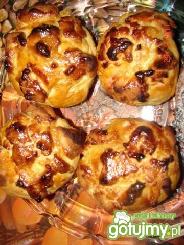 Drożdżówki ze śliwką i kruszonką