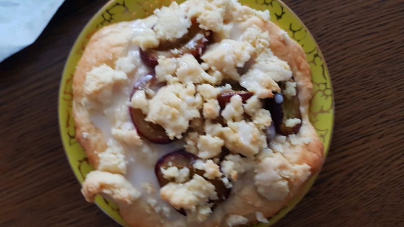 Drożdżówki ze śliwkami