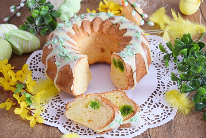 Drożdżowo-marcepanowa baba