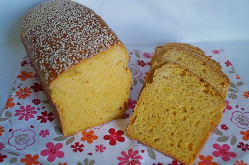 Drożdżowy chleb marchewkowy